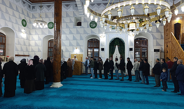 Emirdağ’da Kadir Gecesi: Sakal-ı Şerif’e Büyük İlgi!