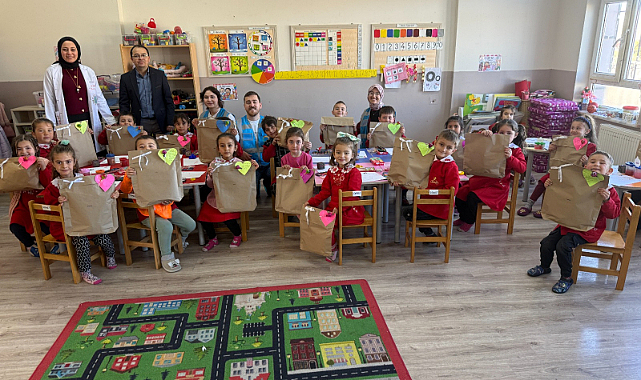 İscehisar'da Bayram Erken Geldi: 6 Köyde Minik Kalpler Güldü
