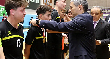 Afyon’da mini futbol turnuvasının finali oynandı