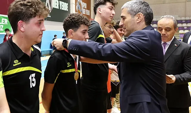 Afyon’da mini futbol turnuvasının finali oynandı