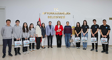Afyonkarahisar Belediye Başkanı Burcu Köksal, MSÜ’de Başarı Gösteren Öğrencileri Kabul Etti