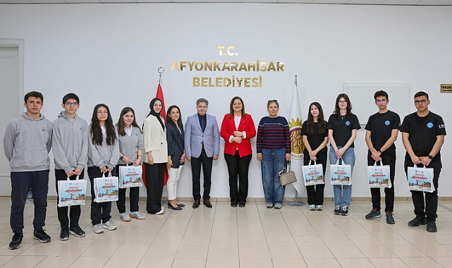 Afyonkarahisar Belediye Başkanı Burcu Köksal, MSÜ’de Başarı Gösteren Öğrencileri Kabul Etti