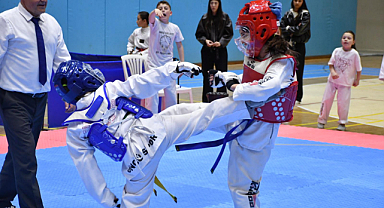 Afyonkarahisar’da 23 Nisan kapsamında düzenlenen spor müsabakaları tamamlandı