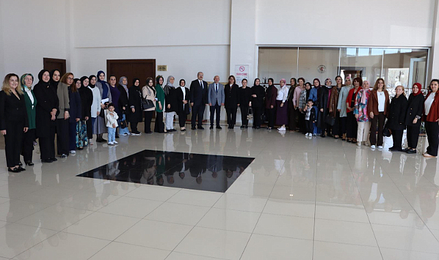 Afyonkarahisar’da AK Parti Kadın Kolları’ndan İGM Başkanı Mehmet Siper’e Tebrik Ziyareti