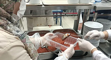 Afyonkarahisar’da GSB Öğrencileri İhtiyaç Sahiplerine Yemek Ulaştırdı