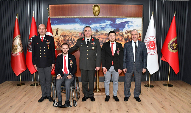 Afyonlu Kahramanlara Genelkurmay'dan Onur Rozeti: Makamda Tören Düzenlendi