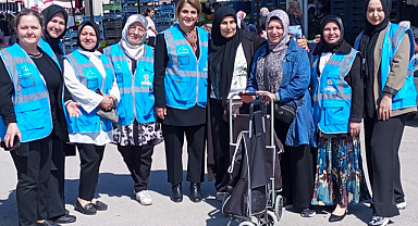 AK Parti Kadın Kollarından Kanlıca Pazarına Ziyaret