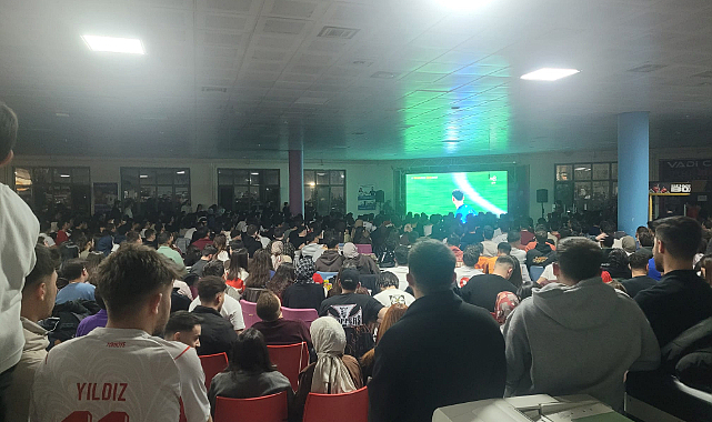 AKÜ’de Dünya Kupası Coşkusu: A Milli Takım’a Vadi Kafe’de Dev Destek