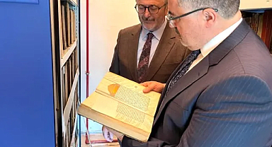 Ali Özkaya Süleymaniye Kütüphanesi’nde yazma eserleri inceledi