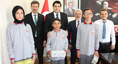 Başmakçı’da 23 Nisan Kapsamında Öğrencilerden Temsili Görev Devri