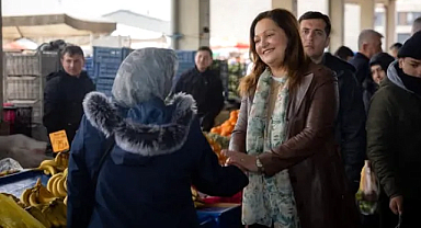 Burcu Köksal Afyonkarahisar Uydukent Pazarı’nda esnaf ve vatandaşlarla buluştu