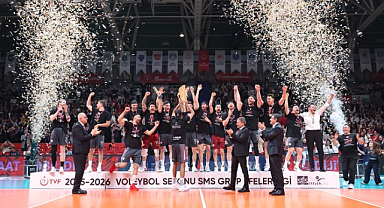 Efeler Ligi 2026 şampiyonu Ziraat Bankkart oldu, kupa ve ödüller verildi