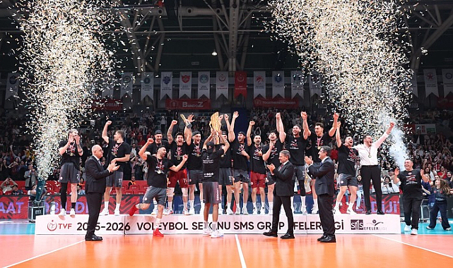 Efeler Ligi 2026 şampiyonu Ziraat Bankkart oldu, kupa ve ödüller verildi