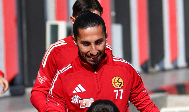 Eskişehirspor, Balıkesirspor maçı hazırlıklarını taraftar desteğiyle sürdürdü