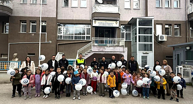 Sinanpaşa’da miniklere polislik eğitimi verildi