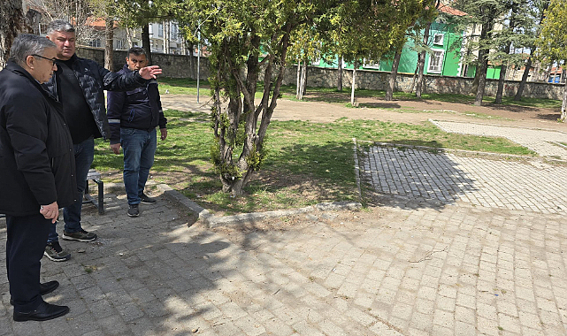 Şuhut Belediye Başkanı Muhittin Özaşkın Nazım Özer Parkı’nda İnceleme Yaptı
