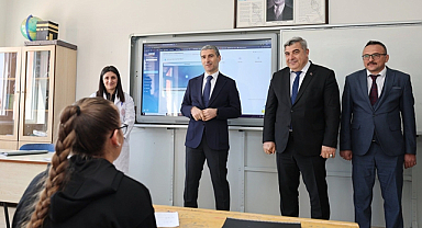 Vali Dr. Naci Aktaş Anıtkaya'daki İki Okulda Öğrenci ve Öğretmenlerle Buluştu