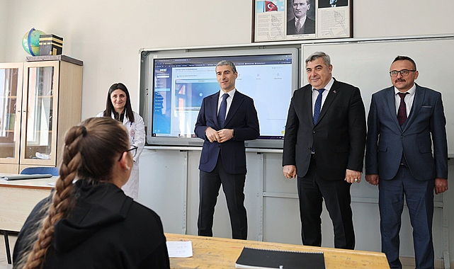 Vali Dr. Naci Aktaş Anıtkaya'daki İki Okulda Öğrenci ve Öğretmenlerle Buluştu