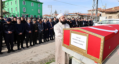 Vali Dr. Naci Aktaş, İhsaniye Osmanköy’de Kıbrıs Gazisi Mehmet Okuyan’ın Cenazesine Katıldı