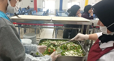 Yurt Öğrencilerinden Anlamlı Hareket: Kapı Kapı Dayanışma, Sofrada Paylaşım