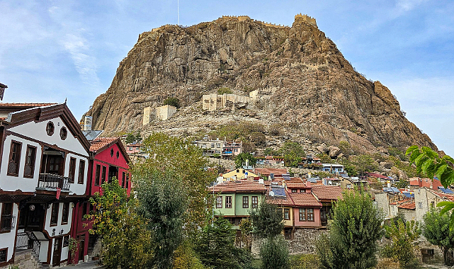 Afyon ve çevresinde hava parçalı bulutlu olacak
