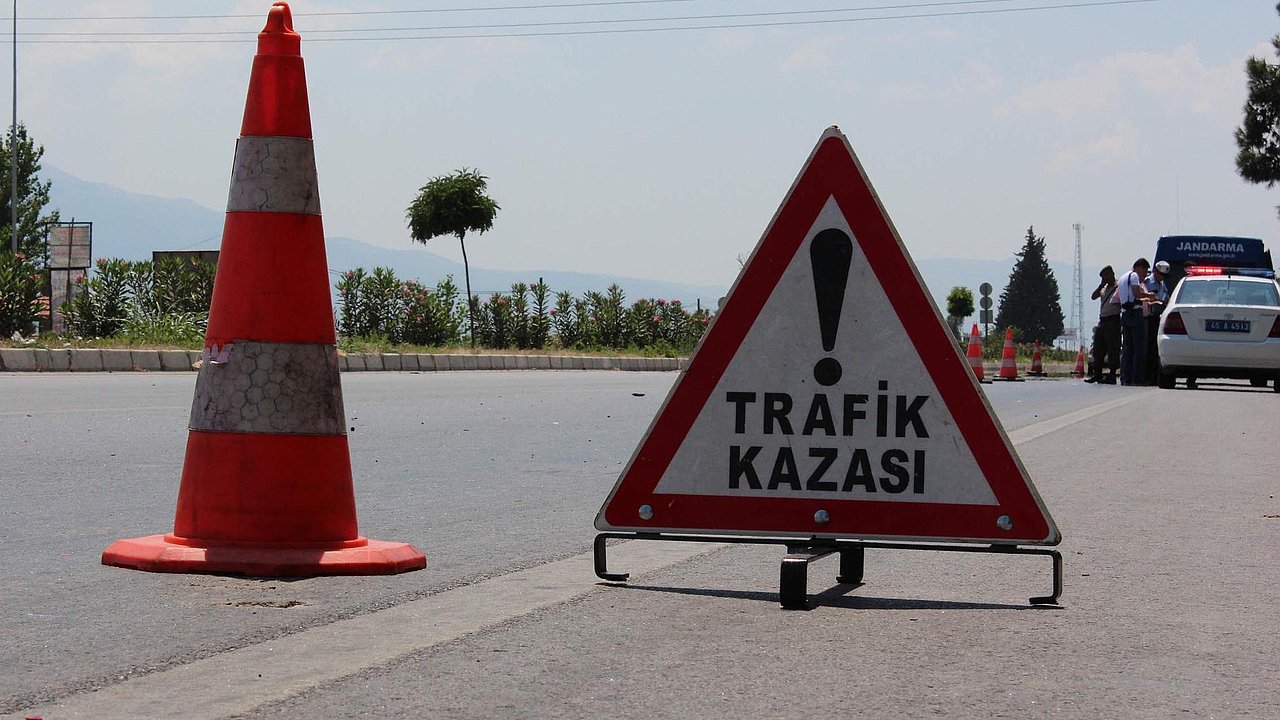 Afyonkarahisar Çıkrık Yolunda Feci Kaza: Tonlarca Yük Ezdi