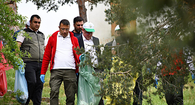 Afyonkarahisar’da “Orman Benim” projesi kapsamında çevre temizliği yapıldı