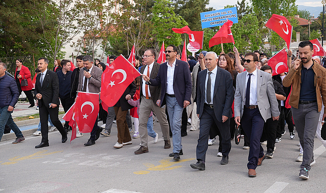 Bolvadin’de 19 Mayıs Gençlik Yürüyüşü yoğun katılımla yapıldı