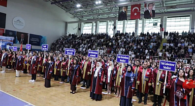 AFSÜ’de 685 Öğrenci Mezuniyet Sevinci Yaşadı