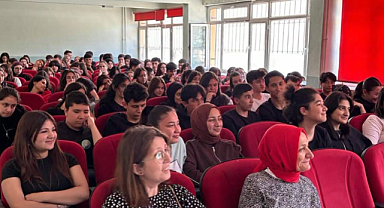 AFSÜ, liselilerle geleceğin mesleklerini değerlendirdi