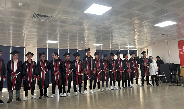 Afyon Anadolu İmam Hatipte Mezuniyet Coşkusu