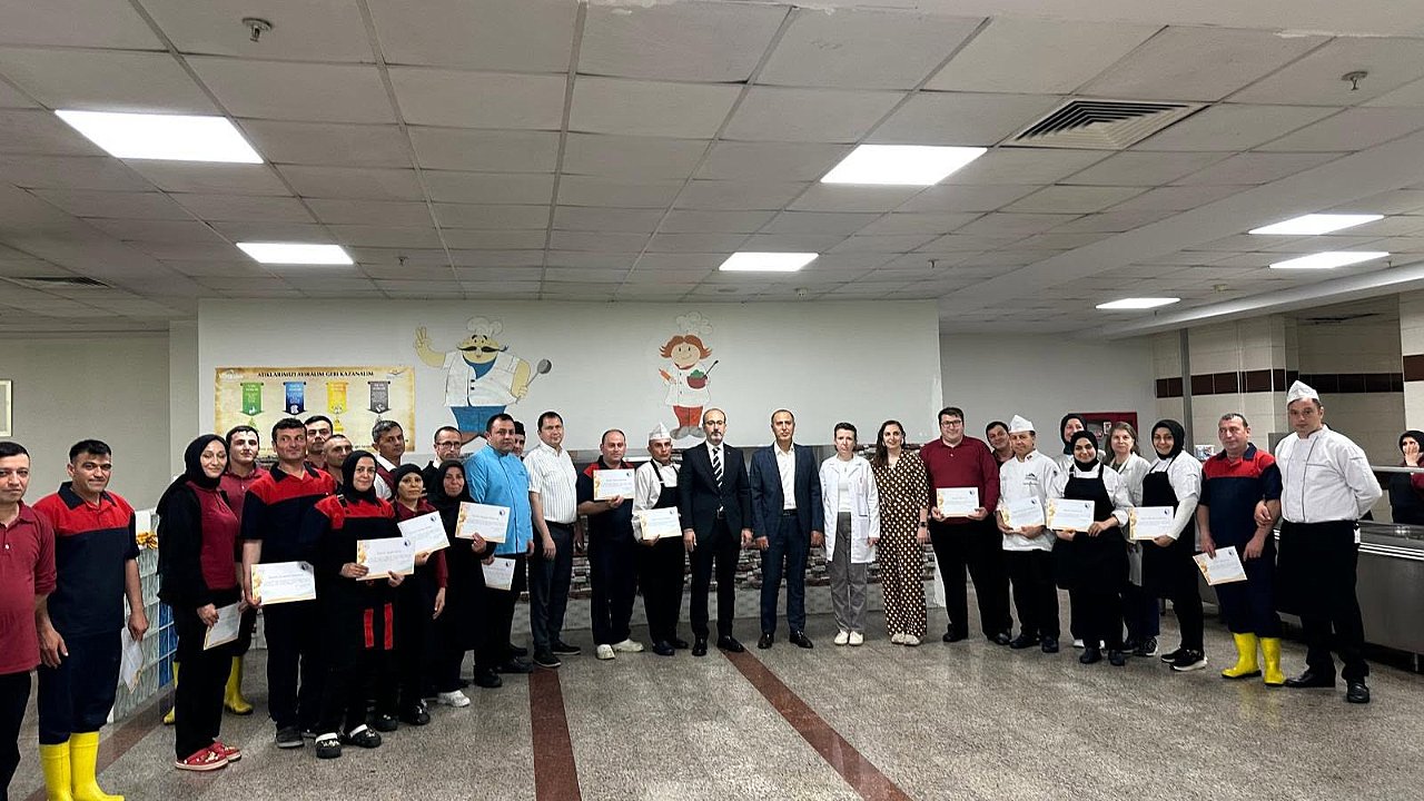 Afyon Devlet Hastanesi’nde Mutfak Personeline Teşekkür Edildi