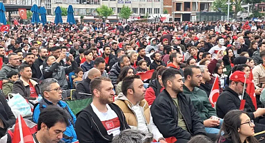 Afyon Zafer Meydanı'nda Milli Maç Coşkusu