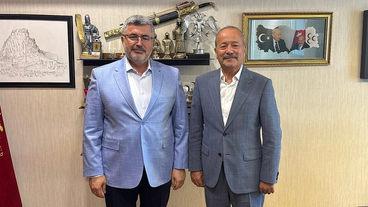 AK Parti'li Ali Özkaya, hac dönüşü Mehmet Taytak'ı ziyaret etti