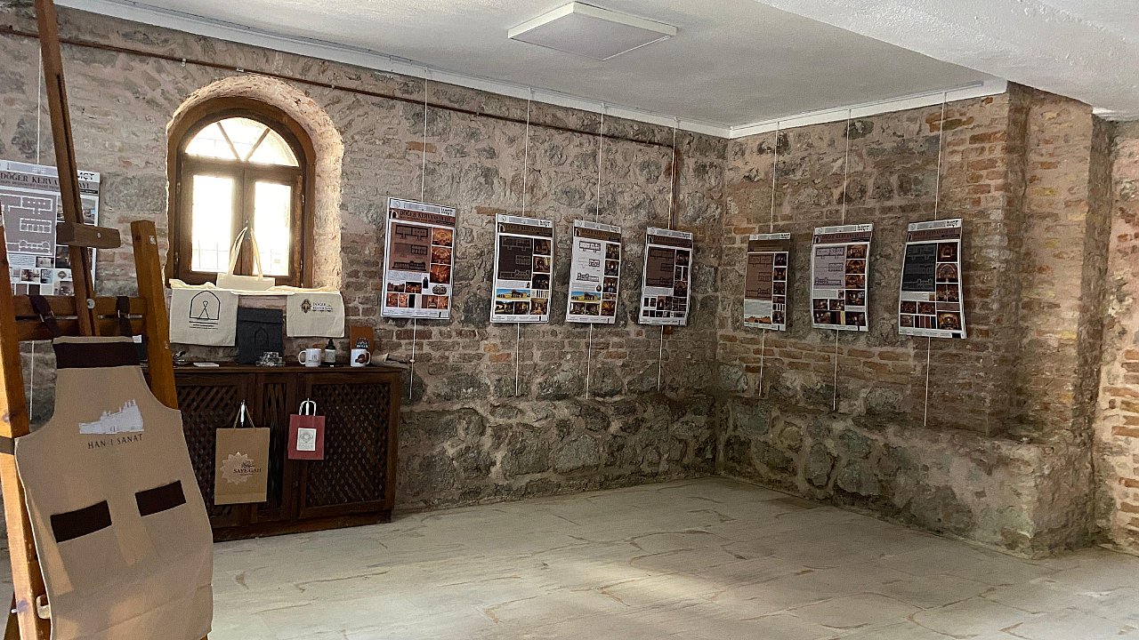 AKÜ Öğrencilerinin “İz, Doku, Mekan” Sergisi Afyonkarahisar’da Sanatseverlerle Buluştu