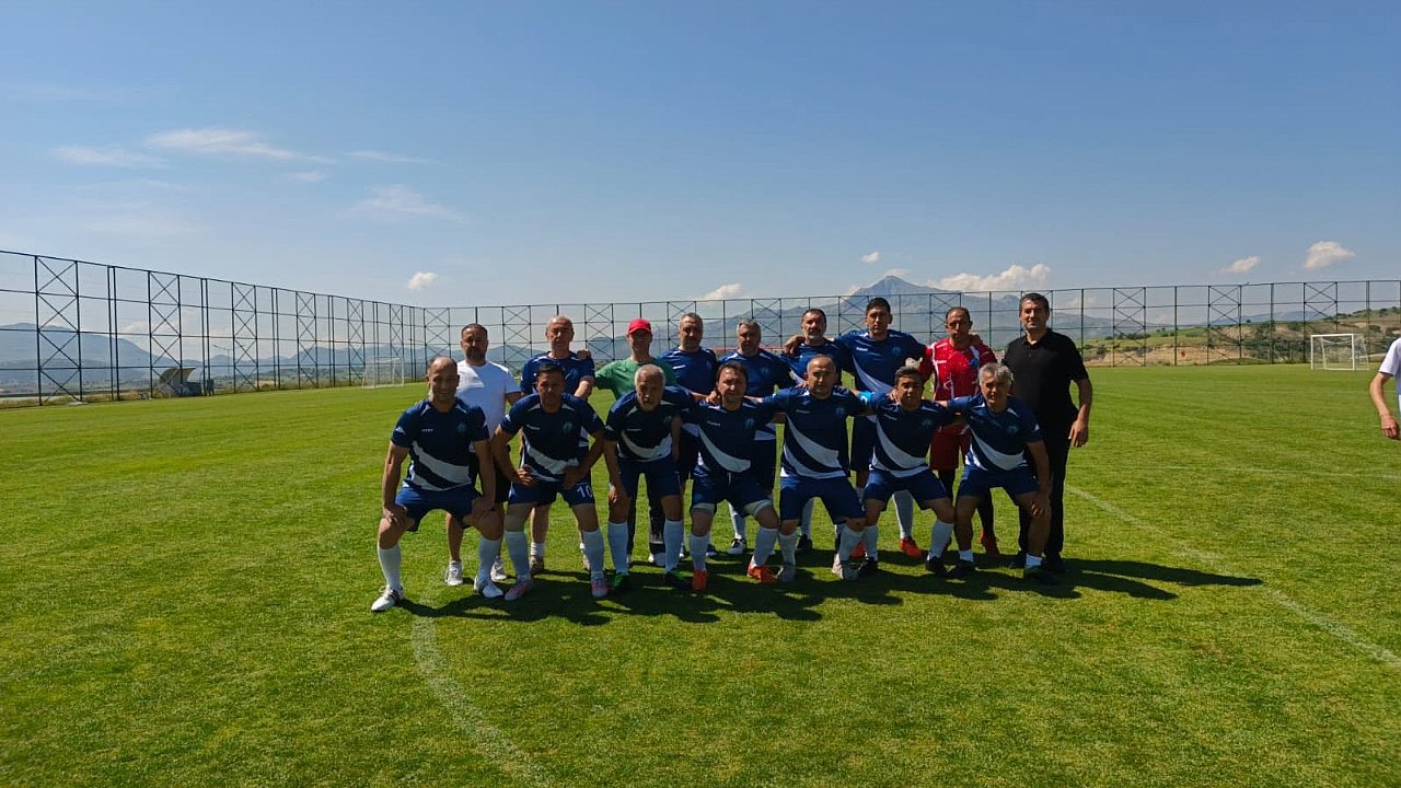 AKÜ Personel Futbol Takımı Yarı Finalde