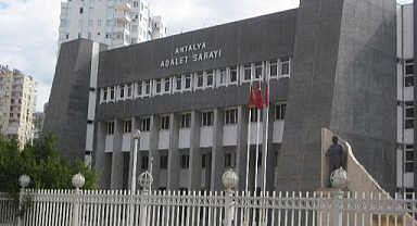 Antalya Adliyesi Önünde Bir Kişi Ölü Bulundu
