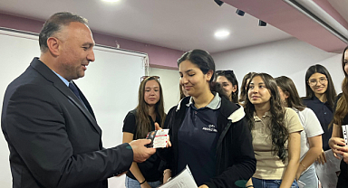 Çay'da Öğrencilere Lunapark Biletli Karne Sürprizi