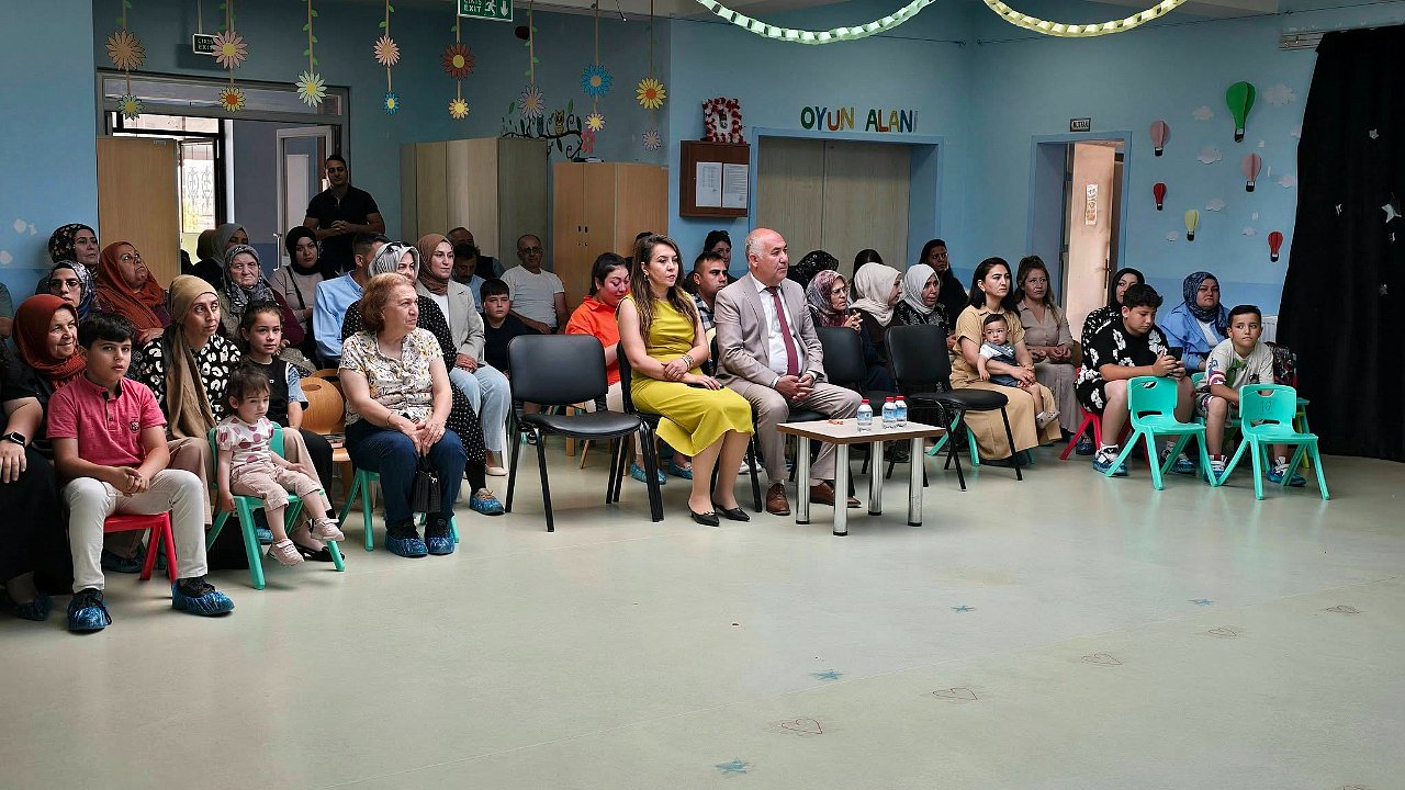 Emirdağ’da anaokulu öğrencileri mezuniyet töreniyle kep attı