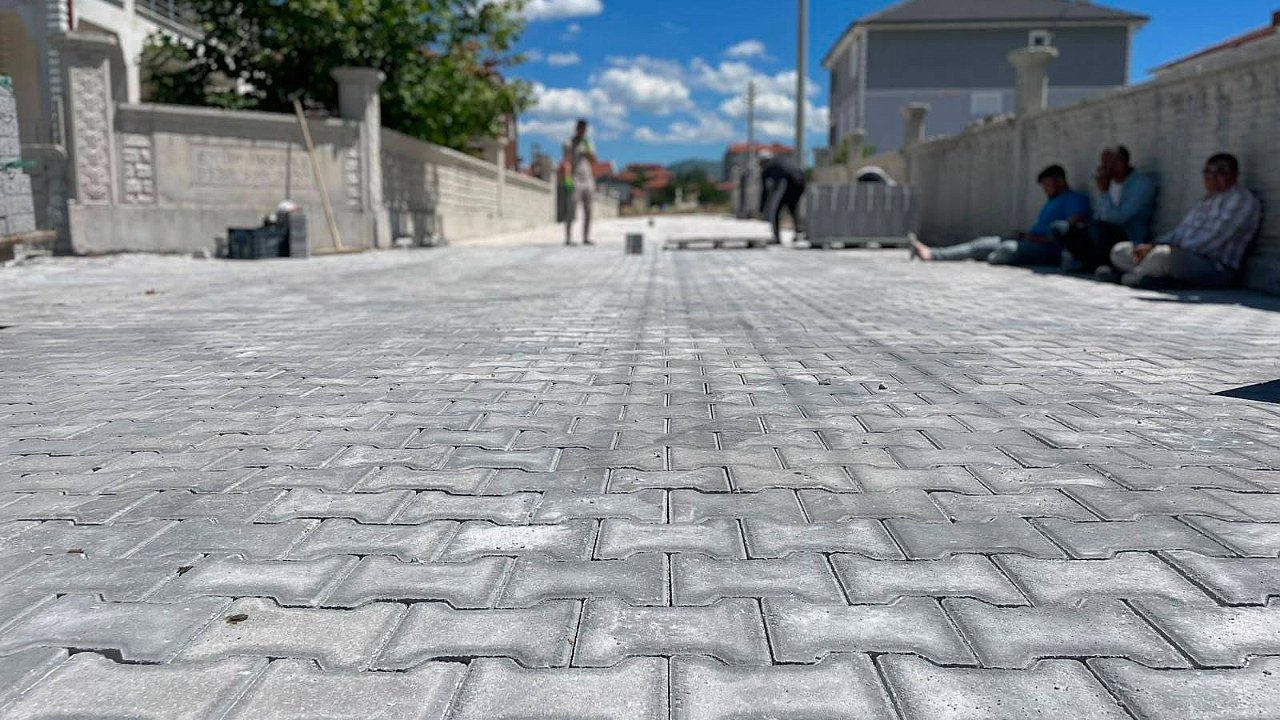 Emirdağ’da eş zamanlı üstyapı çalışmaları sürüyor