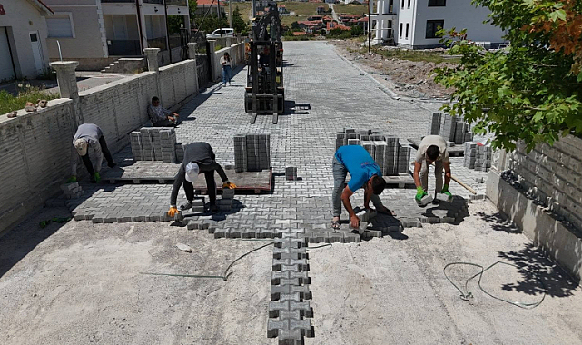 Emirdağ’da eş zamanlı üstyapı çalışmaları sürüyor
