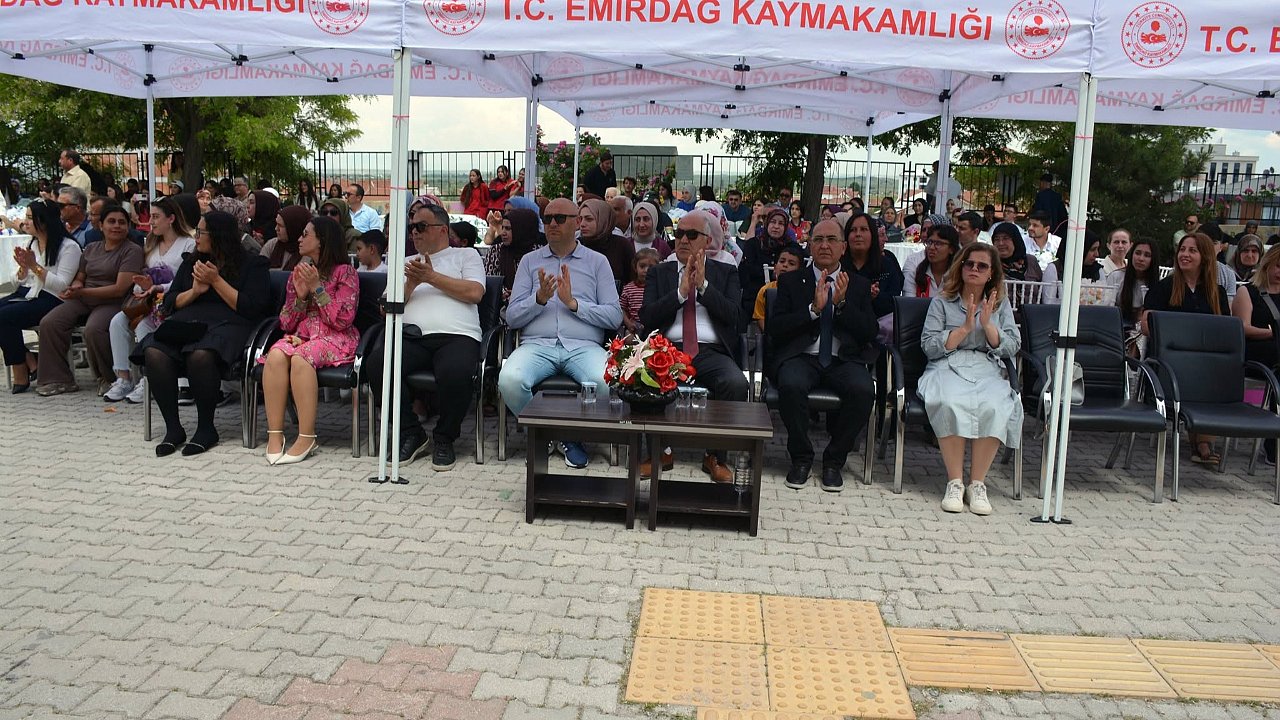 Emirdağ'da Mezuniyet Coşkusu Yaşandı