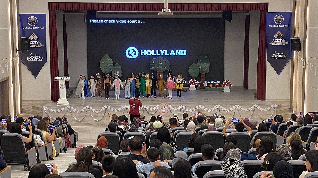 Emirdağ'da Miniklerden Mezuniyet Coşkusu