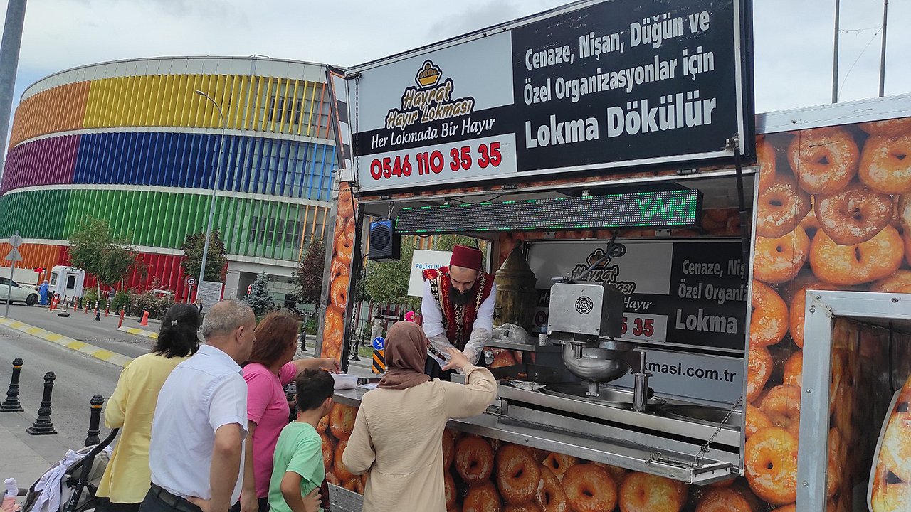 Hayır Lokması Nedir? Kandil Gecelerinde Neden Dağıtılır?