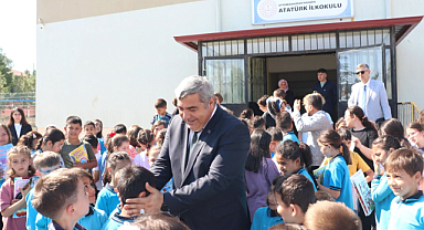 İhsaniye’de öğrencilere dergi ve geleneksel oyun hediyesi