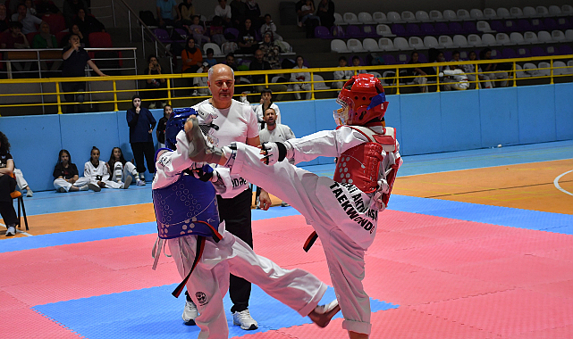 Minik sporcular madalya için tatamiye çıktı