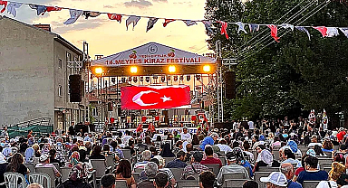 Afyonkarahisar'da 14. MEYFES Kiraz Festivali yoğun katılımla düzenlendi