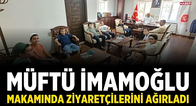 Müftü İmamoğlu makamında ziyaretçilerini ağırladı