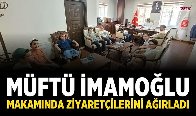 Müftü İmamoğlu makamında ziyaretçilerini ağırladı