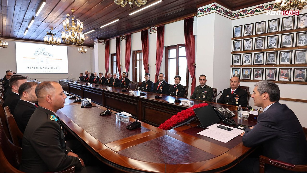 Afyonkarahisar Valisi Dr. Naci Aktaş Gaziler Derneği Yönetimini Makamında Kabul Etti